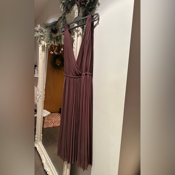 Aritzia midi dress in size small. - Picture 1 of 3